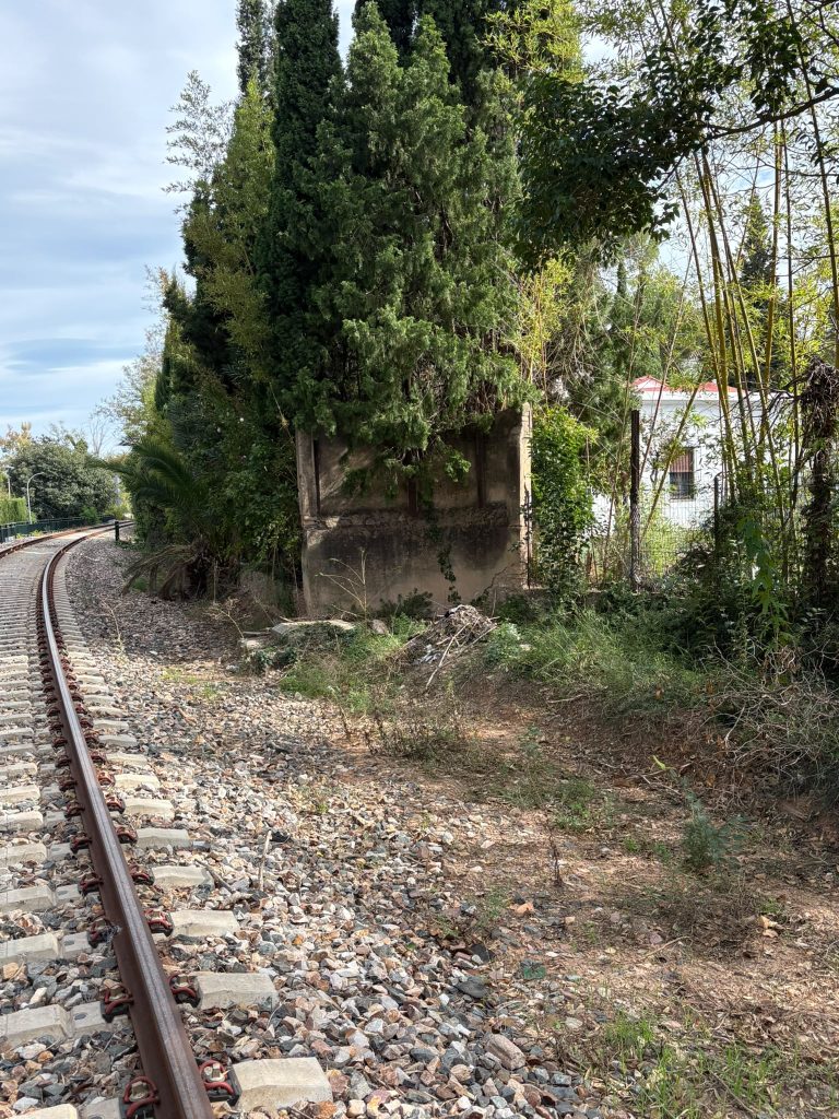 Casa junto a la vía del tren