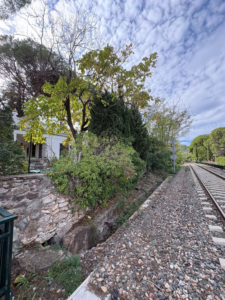 Casa junto a la vía del tren
